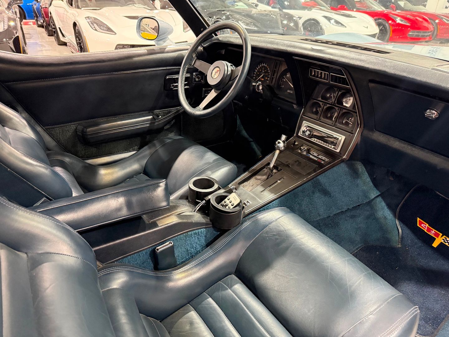 Chevrolet-Corvette-1982-Coupe-9