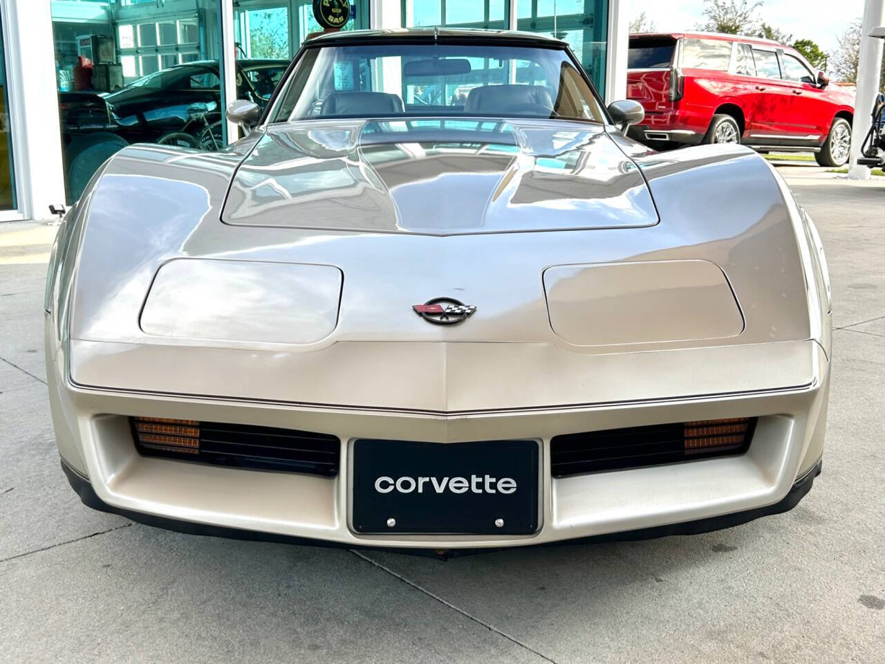Chevrolet-Corvette-1982-Hatchback-1