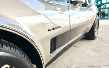 Chevrolet-Corvette-1982-Hatchback-12