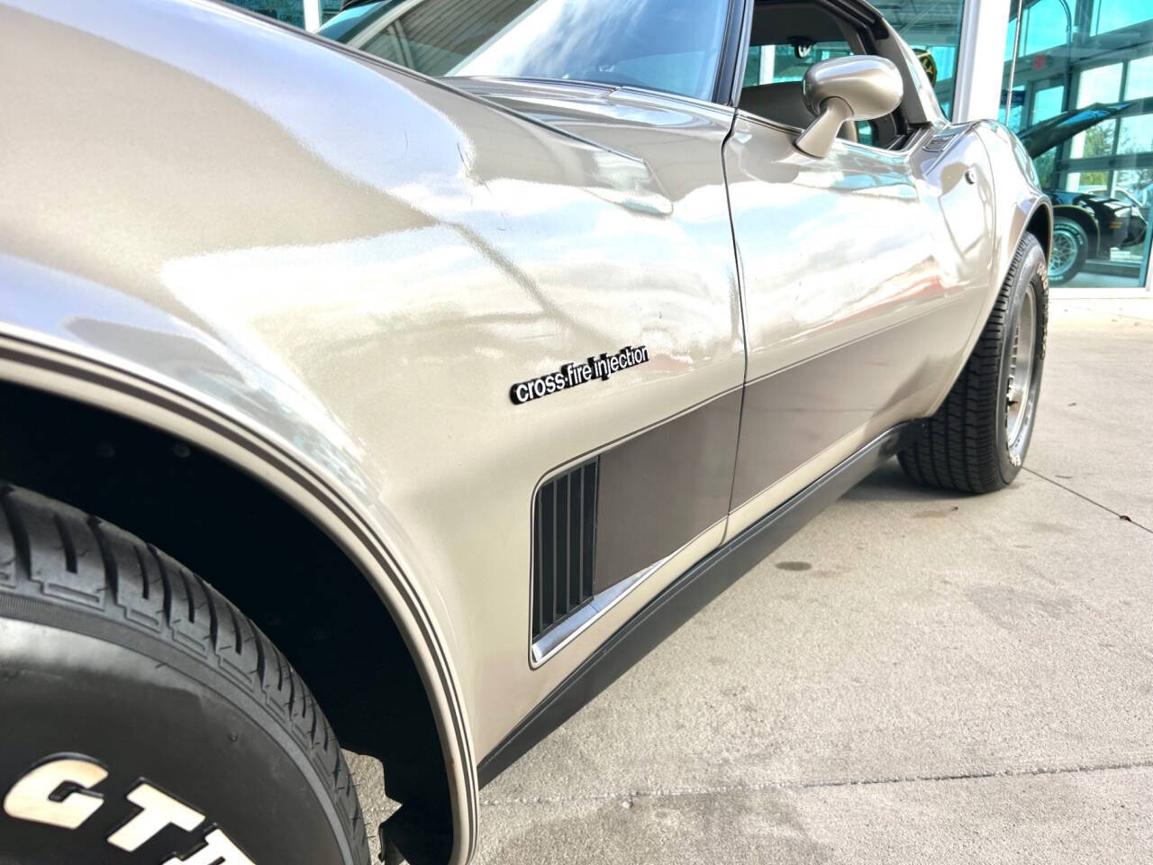 Chevrolet-Corvette-1982-Hatchback-12