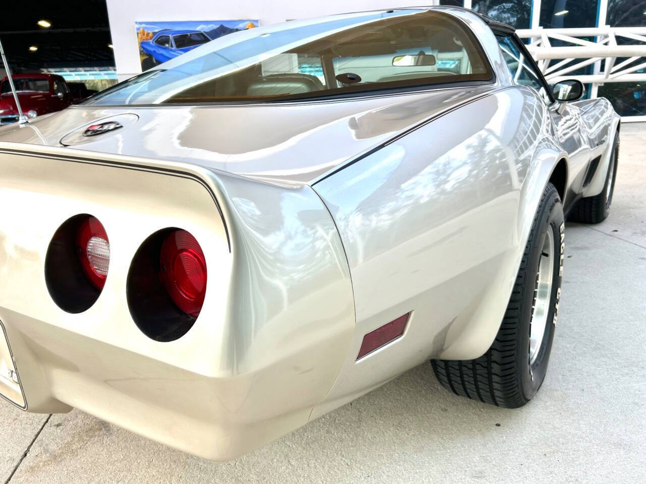 Chevrolet-Corvette-1982-Hatchback-15
