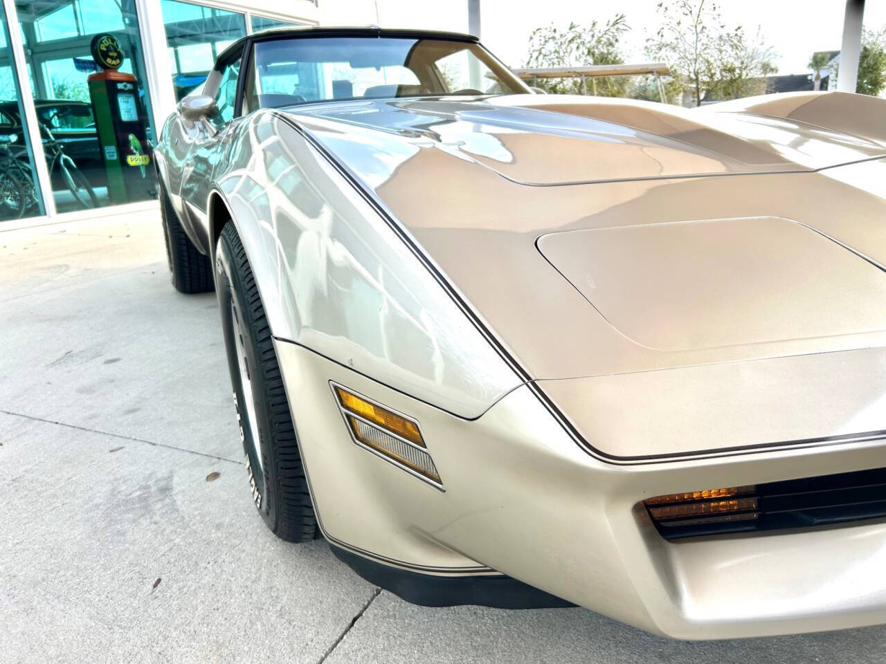 Chevrolet-Corvette-1982-Hatchback-18