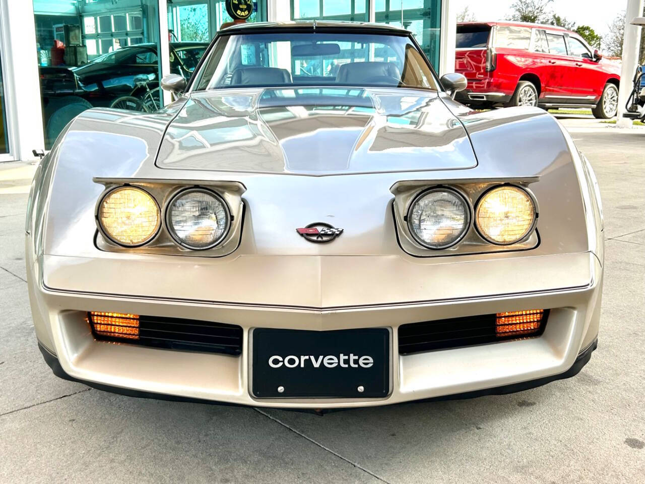 Chevrolet-Corvette-1982-Hatchback-2