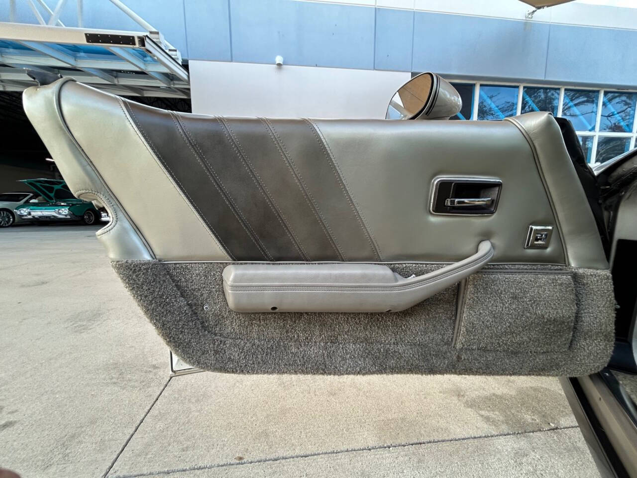 Chevrolet-Corvette-1982-Hatchback-23