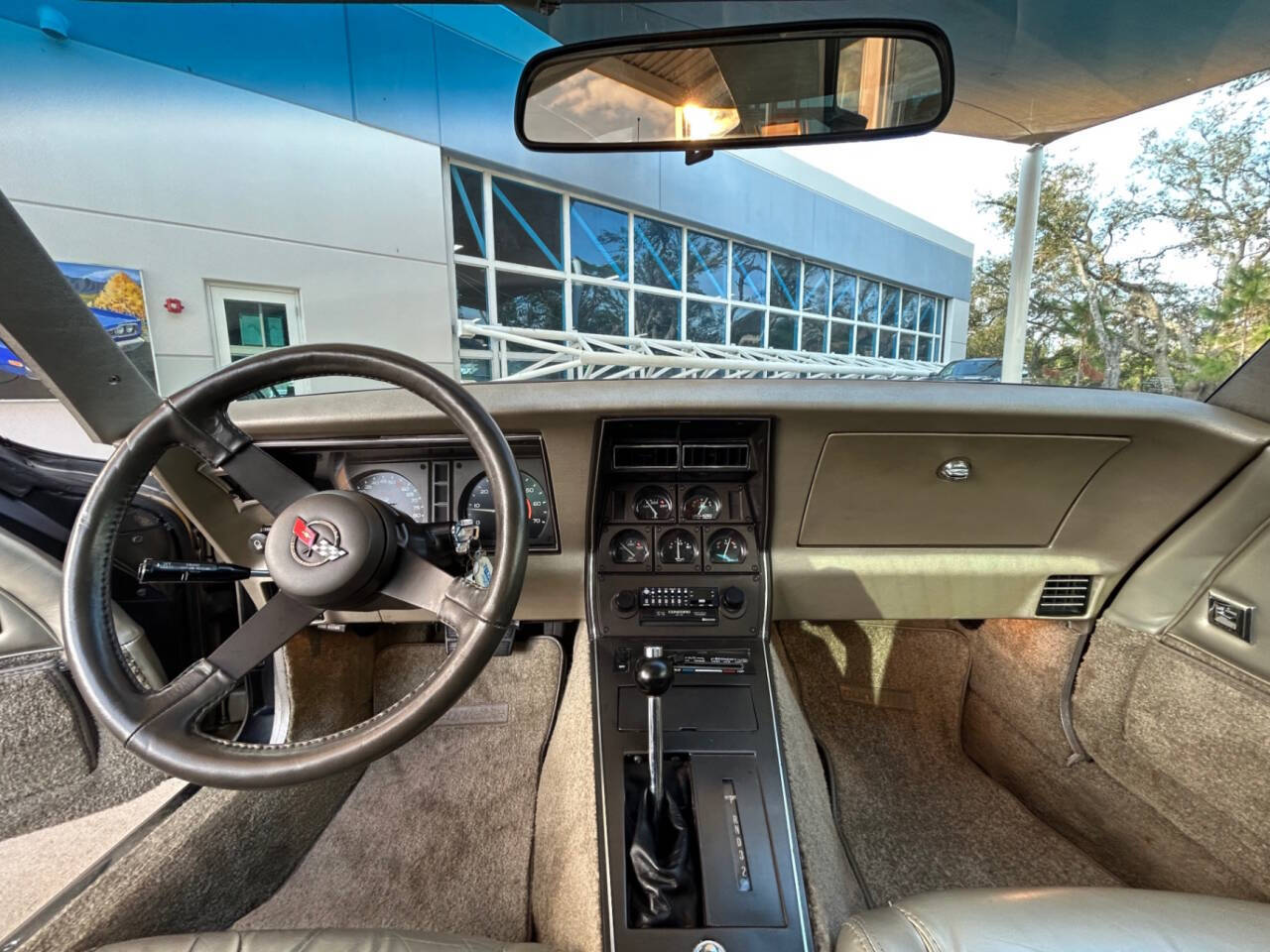 Chevrolet-Corvette-1982-Hatchback-28