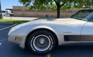 Chevrolet-Corvette-1982-Hatchback-3