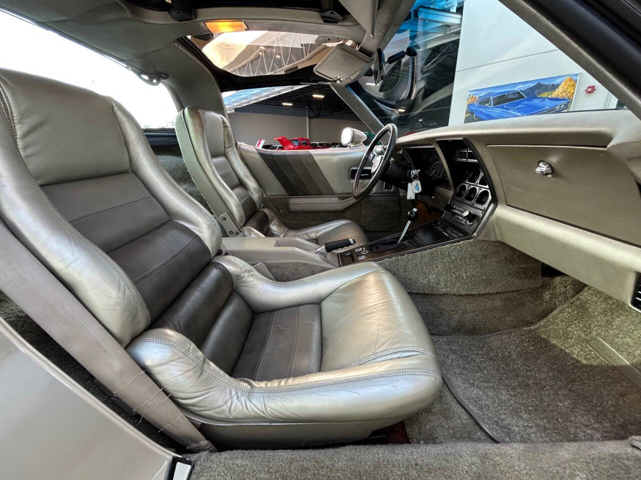 Chevrolet-Corvette-1982-Hatchback-30
