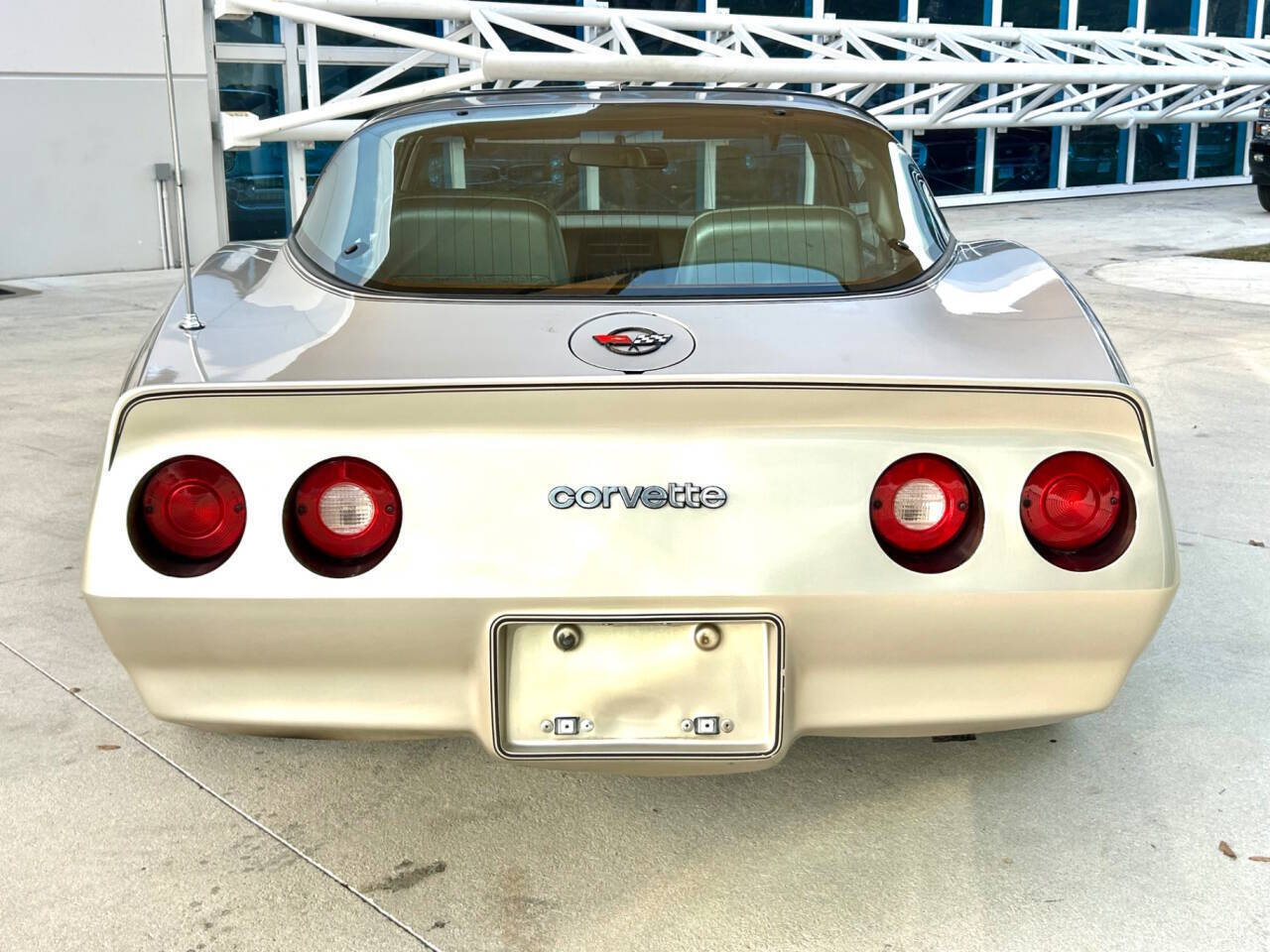 Chevrolet-Corvette-1982-Hatchback-6
