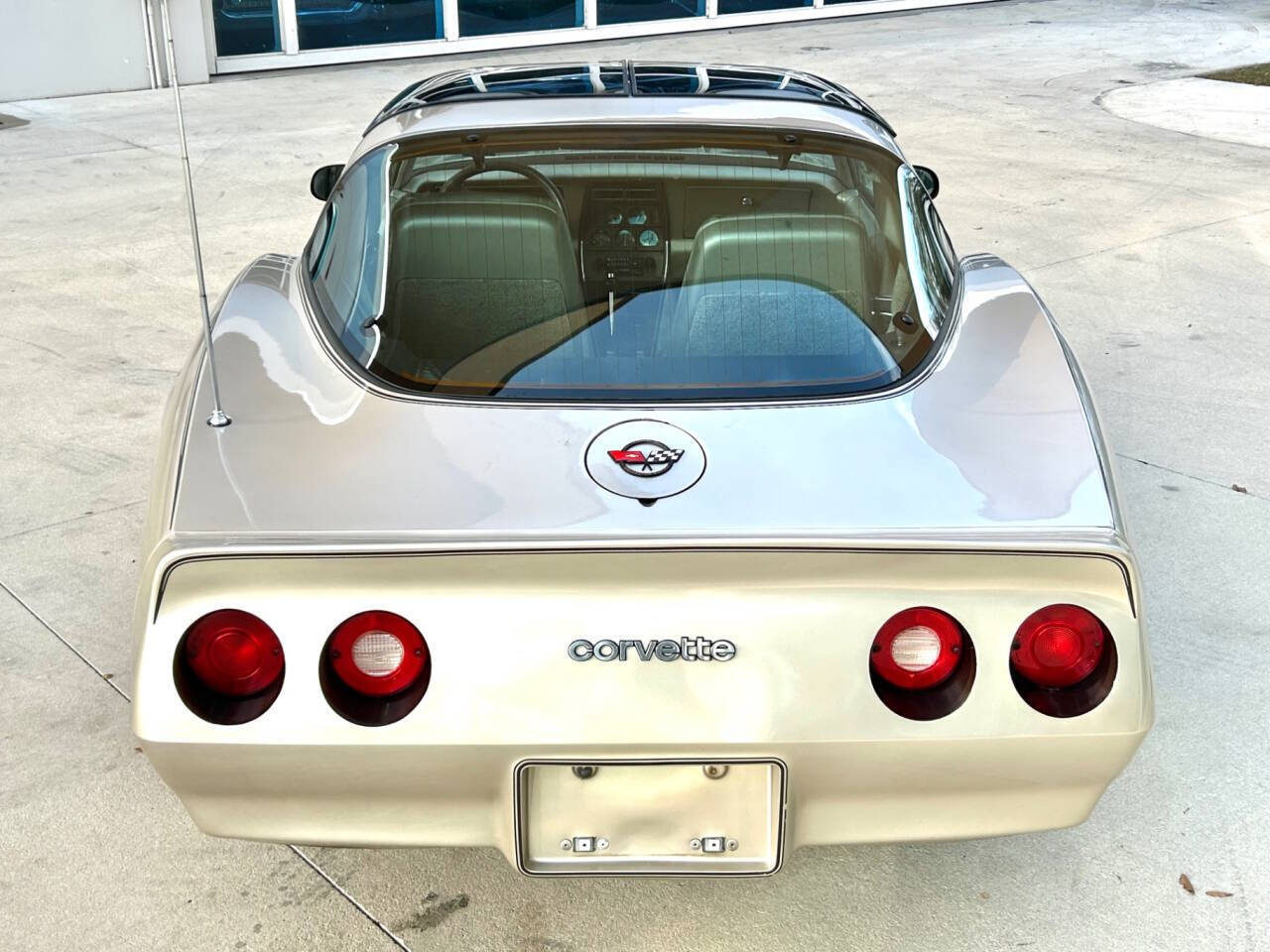 Chevrolet-Corvette-1982-Hatchback-7