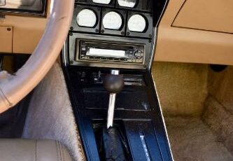 Chevrolet-Corvette-1982-Red-4