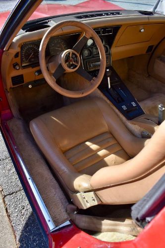 Chevrolet-Corvette-1982-Red-7