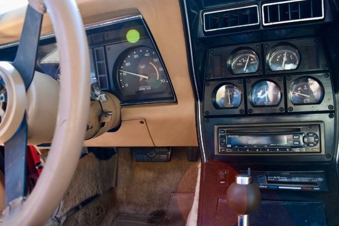 Chevrolet-Corvette-1982-Red-8