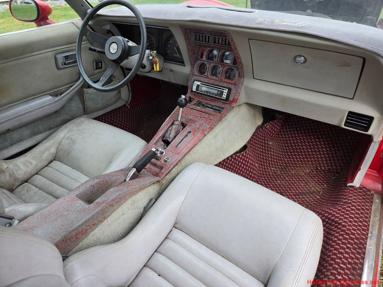 Chevrolet-Corvette-1982-Red-Gray-10