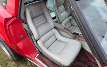 Chevrolet-Corvette-1982-Red-Gray-11