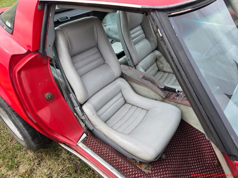 Chevrolet-Corvette-1982-Red-Gray-11
