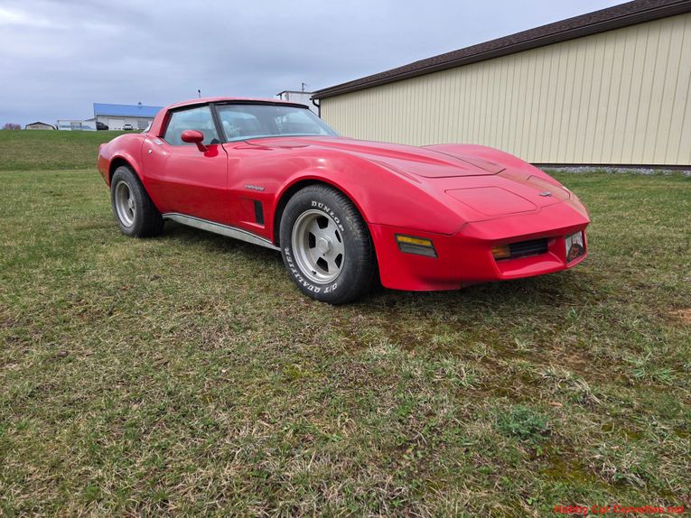 Chevrolet-Corvette-1982-Red-Gray-14