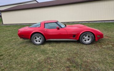 Chevrolet-Corvette-1982-Red-Gray-15