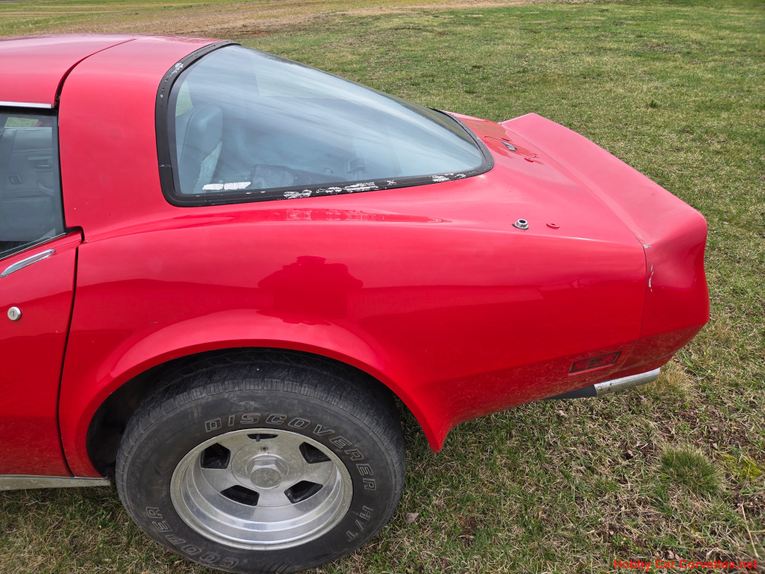 Chevrolet-Corvette-1982-Red-Gray-24