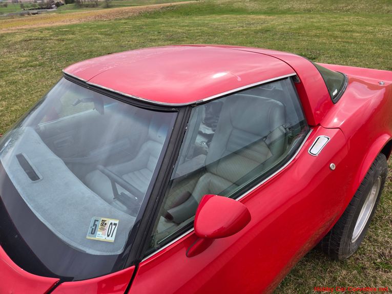 Chevrolet-Corvette-1982-Red-Gray-26