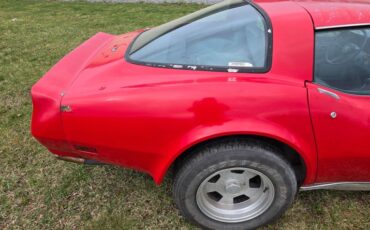 Chevrolet-Corvette-1982-Red-Gray-30
