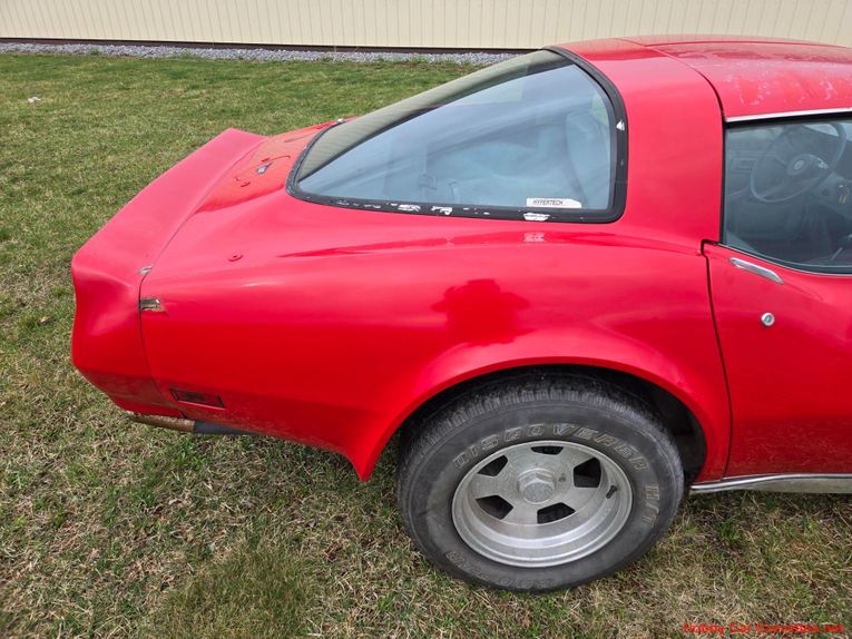 Chevrolet-Corvette-1982-Red-Gray-30
