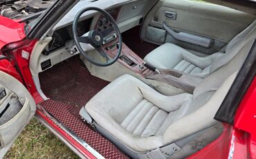 Chevrolet-Corvette-1982-Red-Gray-7