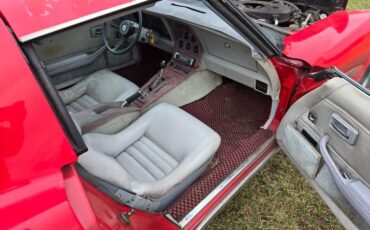 Chevrolet-Corvette-1982-Red-Gray-9
