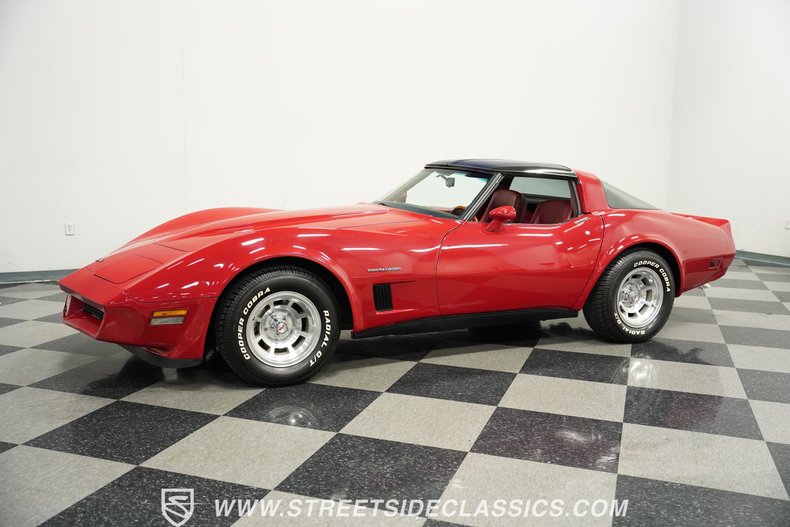 Chevrolet-Corvette-1982-Red-Red-11