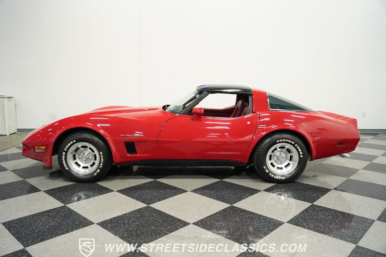 Chevrolet-Corvette-1982-Red-Red-12