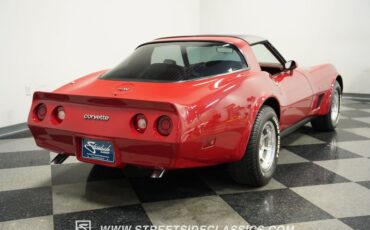 Chevrolet-Corvette-1982-Red-Red-16