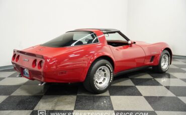 Chevrolet-Corvette-1982-Red-Red-17
