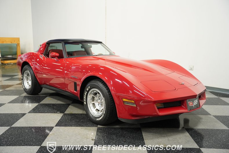 Chevrolet-Corvette-1982-Red-Red-21
