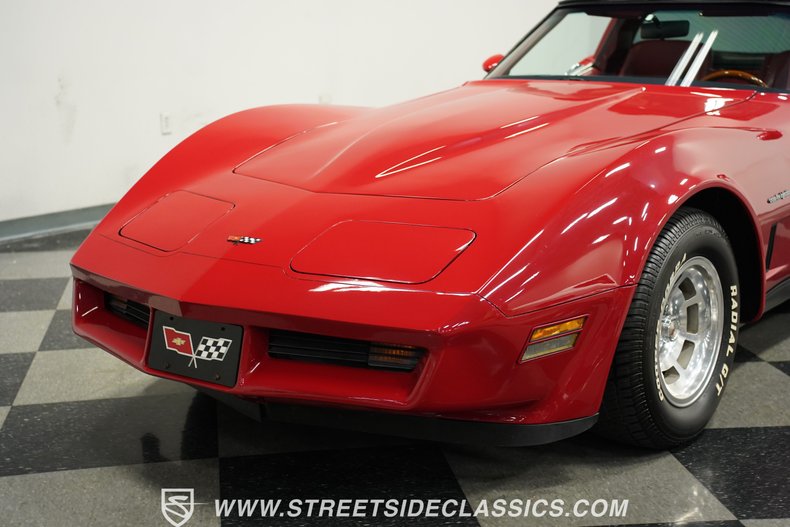 Chevrolet-Corvette-1982-Red-Red-23