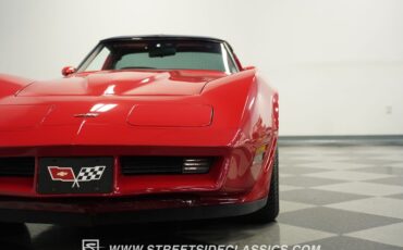 Chevrolet-Corvette-1982-Red-Red-24