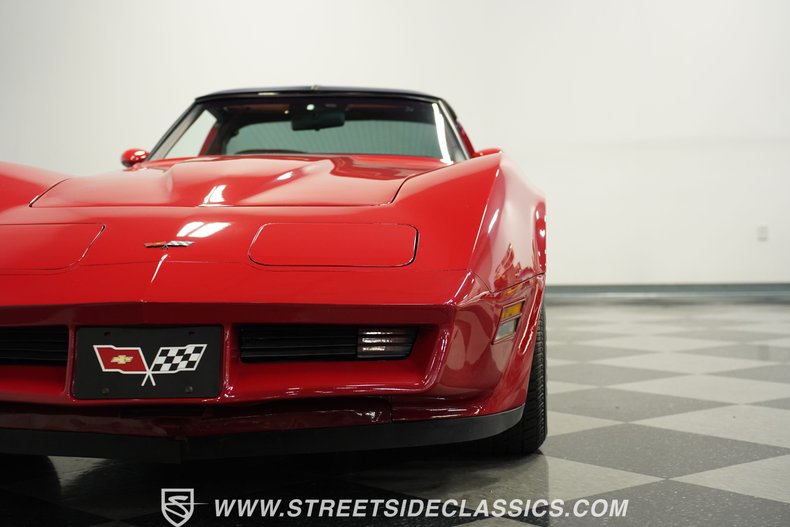 Chevrolet-Corvette-1982-Red-Red-24