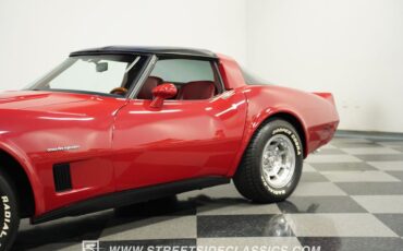 Chevrolet-Corvette-1982-Red-Red-28