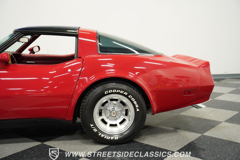 Chevrolet-Corvette-1982-Red-Red-29