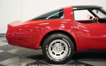 Chevrolet-Corvette-1982-Red-Red-34