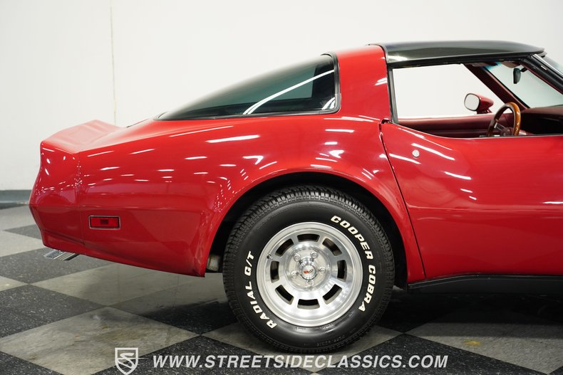 Chevrolet-Corvette-1982-Red-Red-34
