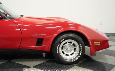Chevrolet-Corvette-1982-Red-Red-35