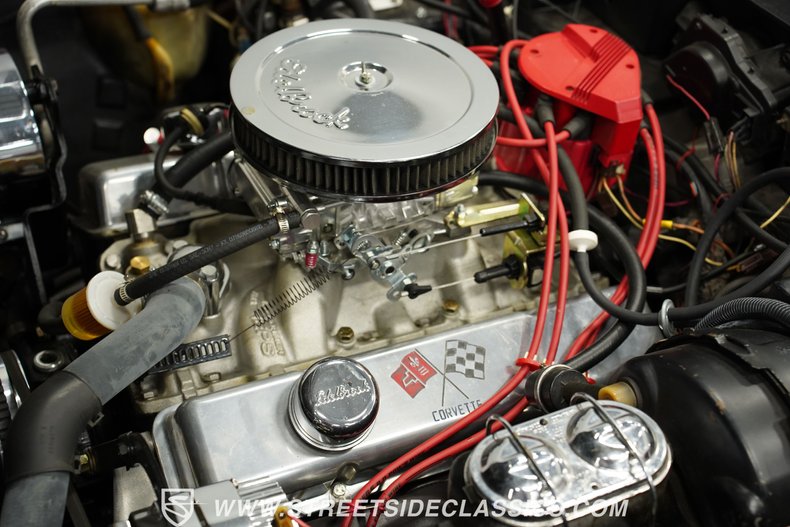 Chevrolet-Corvette-1982-Red-Red-39