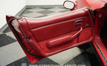 Chevrolet-Corvette-1982-Red-Red-42