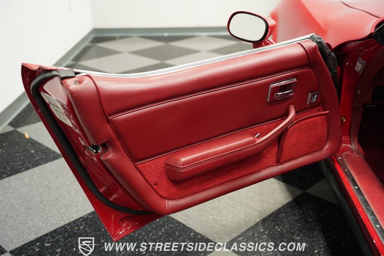 Chevrolet-Corvette-1982-Red-Red-42