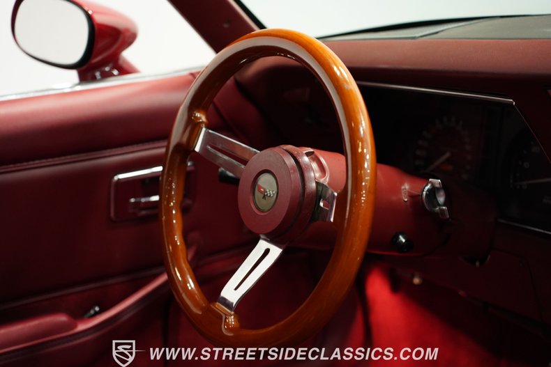 Chevrolet-Corvette-1982-Red-Red-5