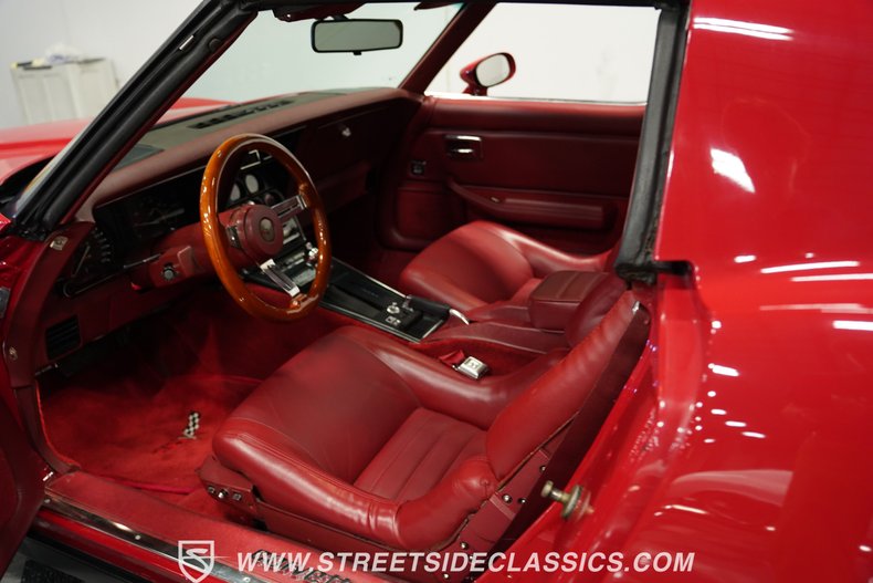 Chevrolet-Corvette-1982-Red-Red-9