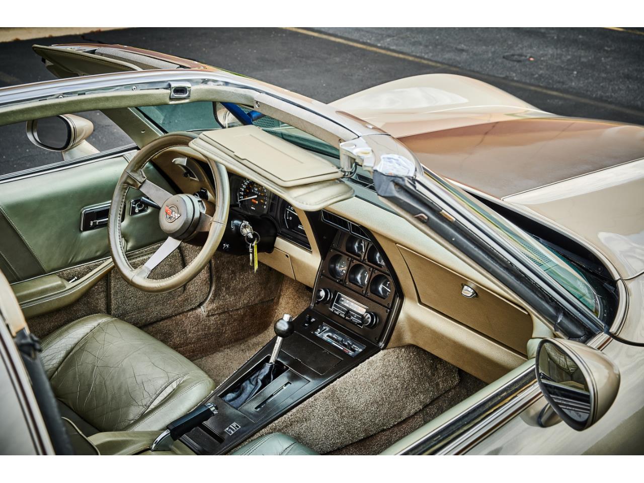 Chevrolet-Corvette-1982-Silver-Beige-silver-beige-leather-10