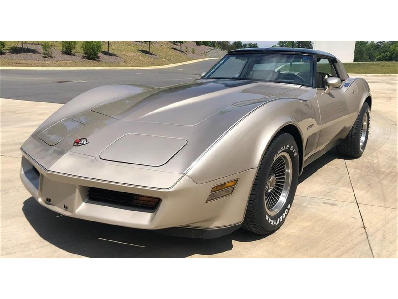 Chevrolet-Corvette-1982-Silver-Beige-silver-beige-leather-2