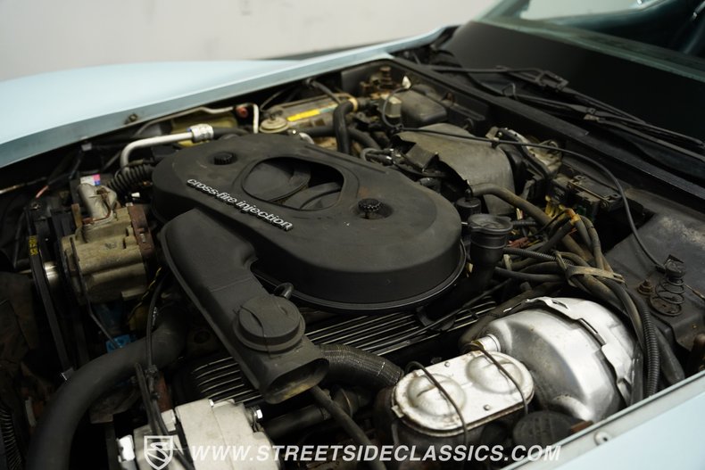 Chevrolet-Corvette-1982-Silver-Blue-Dark-Blue-11