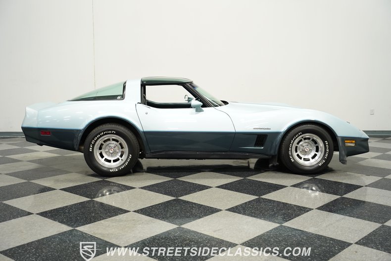 Chevrolet-Corvette-1982-Silver-Blue-Dark-Blue-21