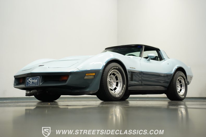 Chevrolet-Corvette-1982-Silver-Blue-Dark-Blue-27